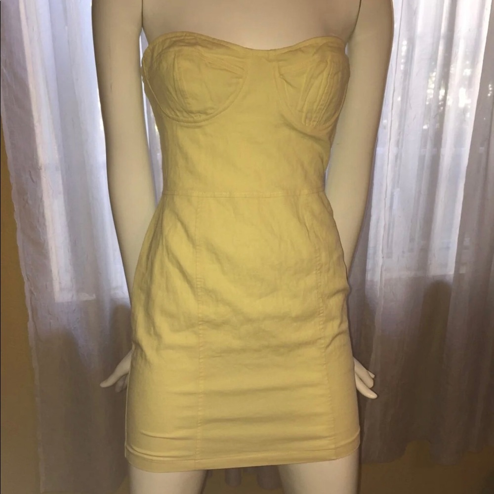 Mini yellow sunshine dress.